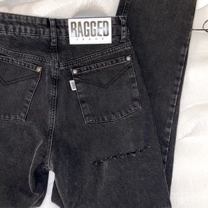 Ragged straight butt rip black jeans